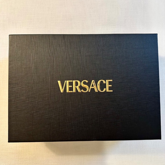 NIB Versace Women's Sneakers 9.5 - Picture 2 of 8
